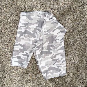 DANSKIN Grey Camoflage Leggings Size Large Used